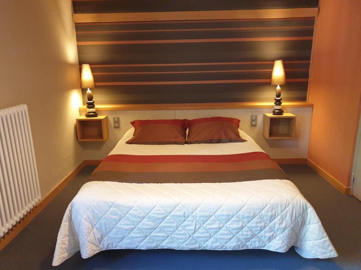 Logis Hotel Restaurant & Spa Les Remparts Salers Eksteriør billede