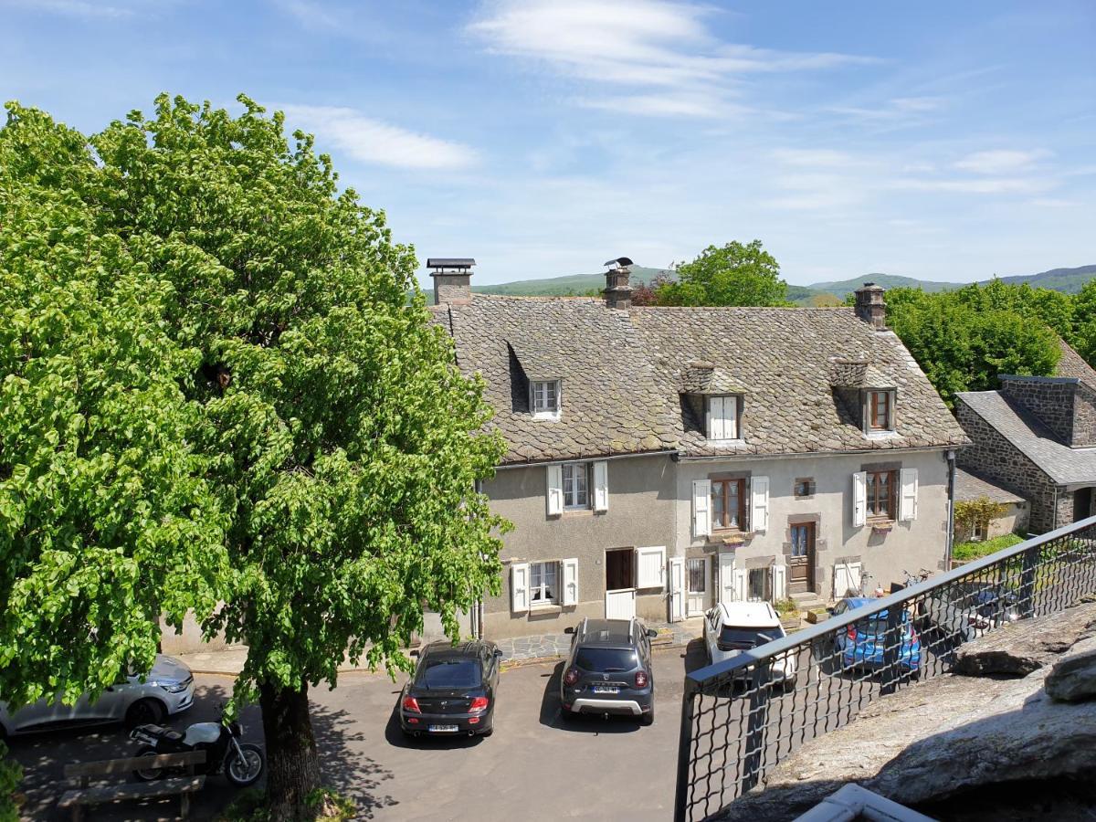 Logis Hotel Restaurant & Spa Les Remparts Salers Eksteriør billede