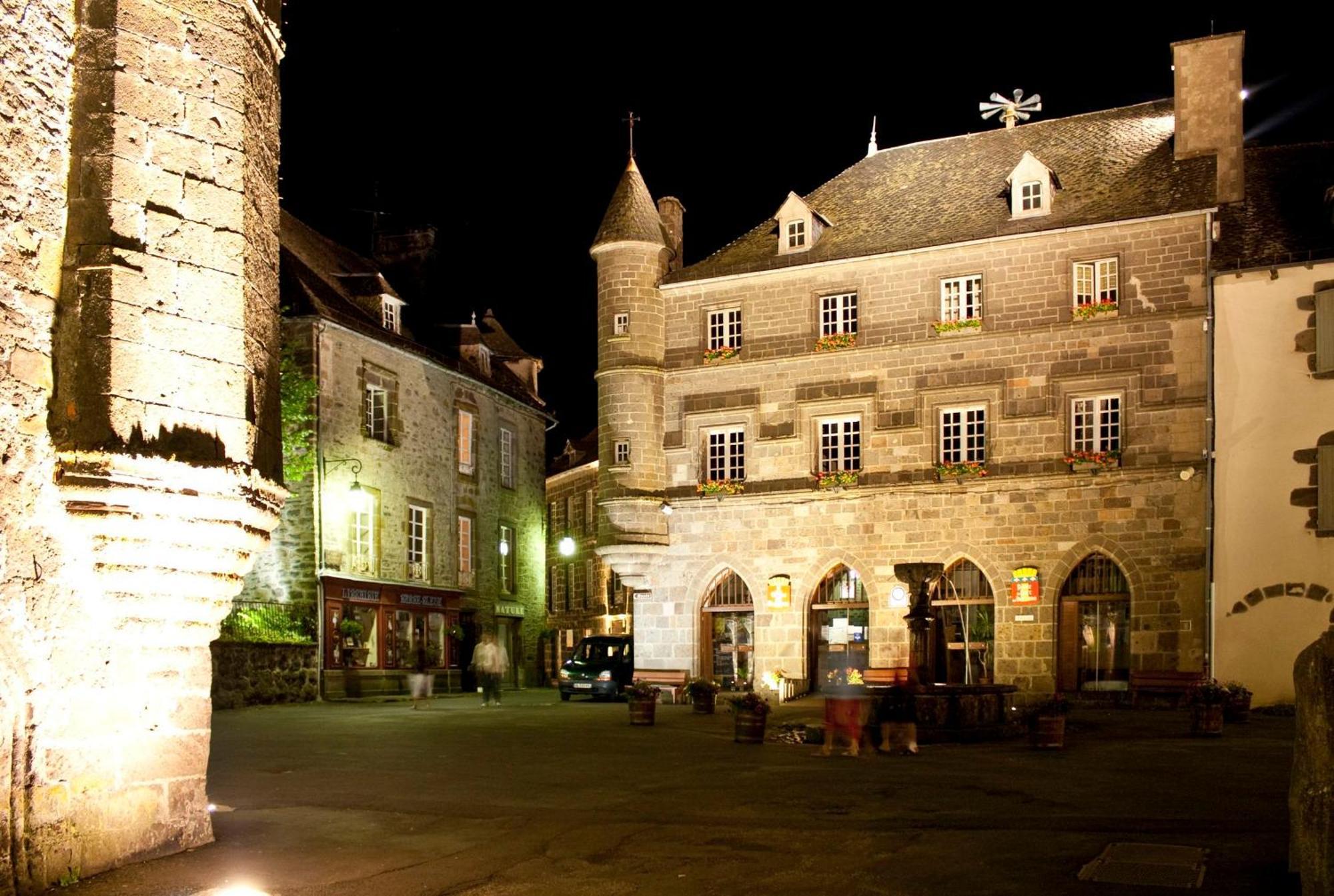 Logis Hotel Restaurant & Spa Les Remparts Salers Eksteriør billede