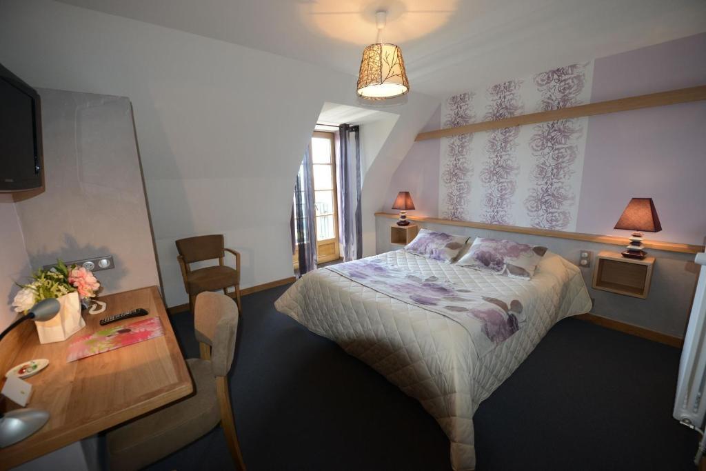 Logis Hotel Restaurant & Spa Les Remparts Salers Værelse billede