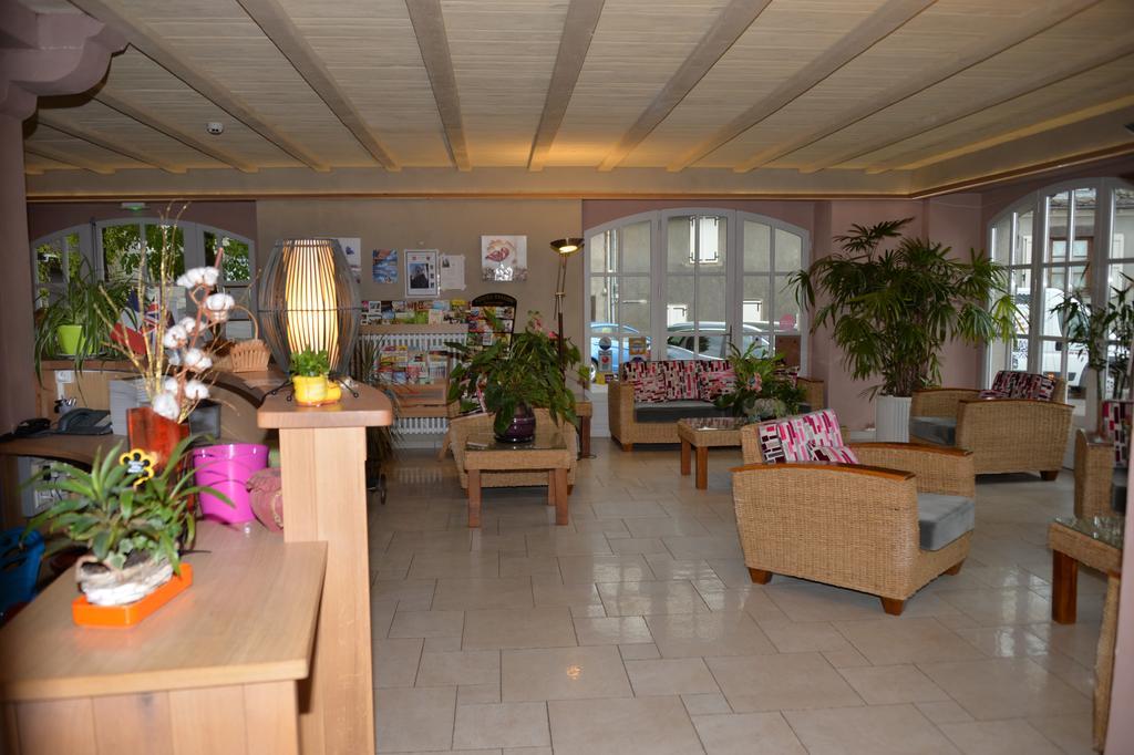 Logis Hotel Restaurant & Spa Les Remparts Salers Eksteriør billede